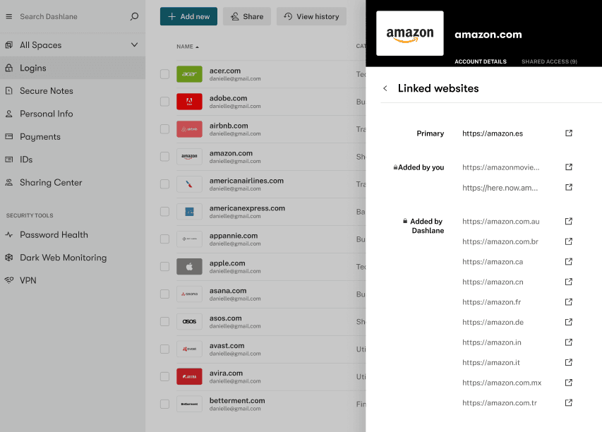 Screenshot vom Passwortbereich des Dashlane Passwort-Managers. Die Haupt-Website lautet https://amazon.es, und es gibt mehrere weitere Websites, die damit verknüpft sind, einschließlich https://amazonmovie.com. Also hat der Nutzer diese Websites in Dashlane verknüpft, was bedeutet, dass die Websites dieselben Logins verwenden.