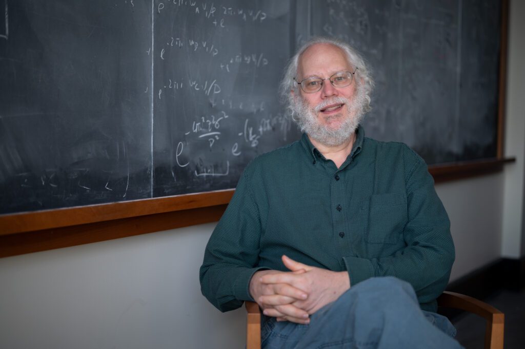 An image showing Peter Shor, an American mathematician who developed an innovative method used to leverage quantum computing power in 1994.